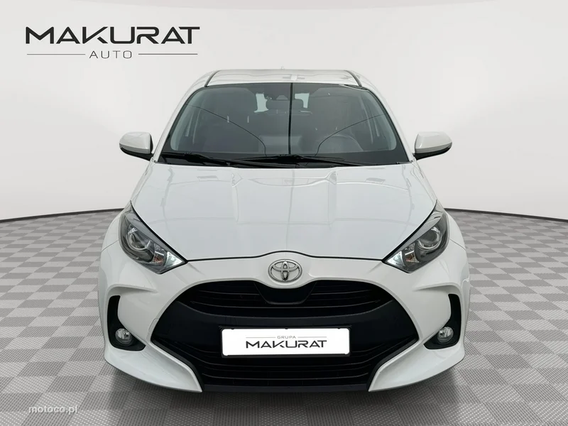 Toyota Yaris XP210 5