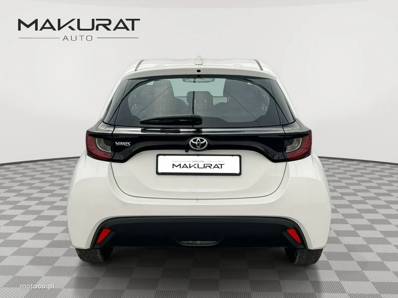 Toyota Yaris XP210 6