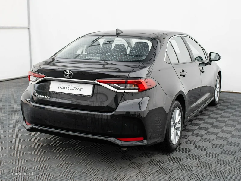 Toyota Corolla E210 5