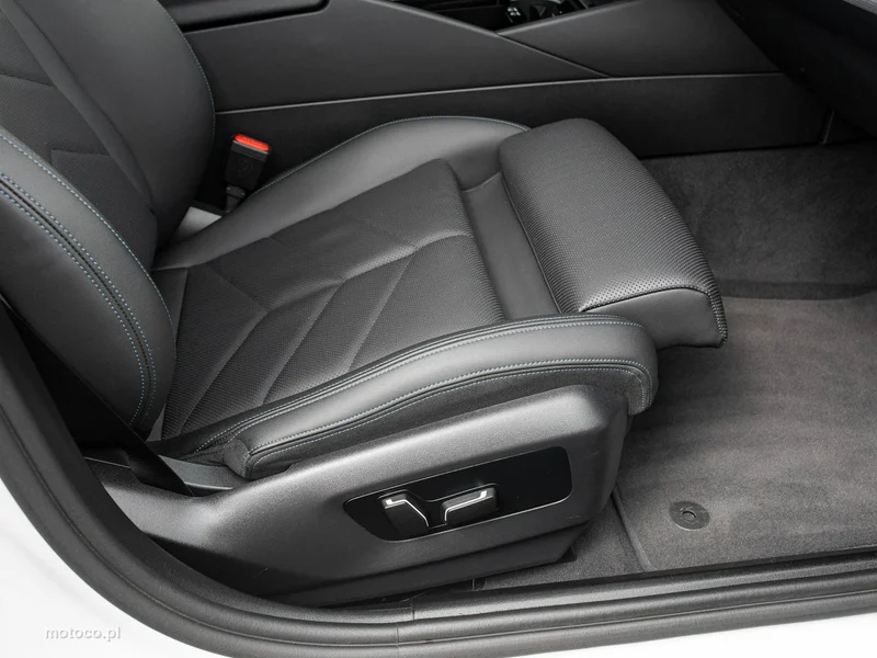 BMW Seria 5 G60 520 29