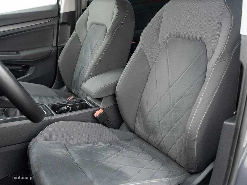 Volkswagen Golf VIII 11