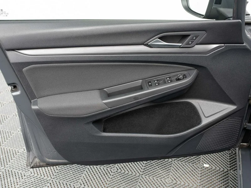 Volkswagen Golf VIII 9