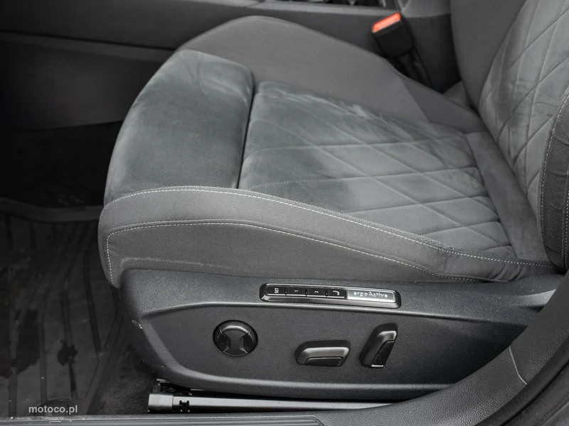 Volkswagen Golf VIII 10