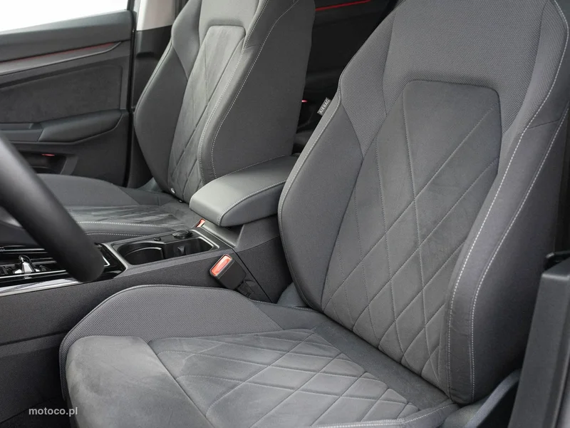 Volkswagen Golf VIII 11