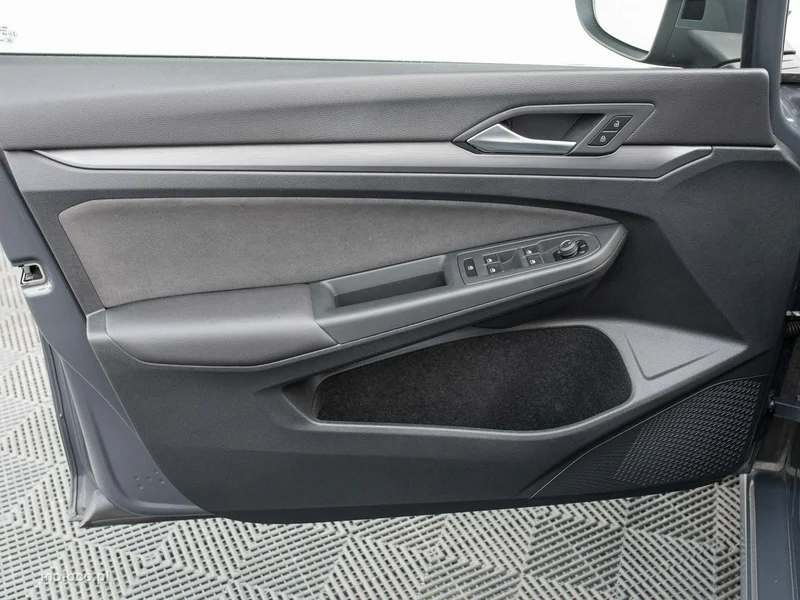 Volkswagen Golf VIII 9