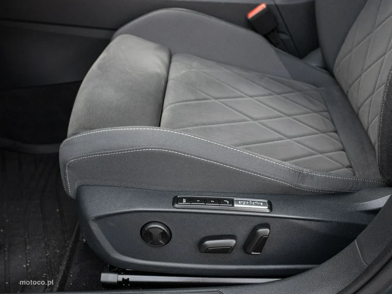 Volkswagen Golf VIII 10