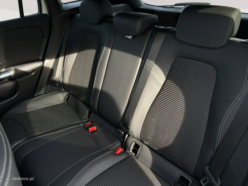 Mercedes-Benz GLA H247 200 26