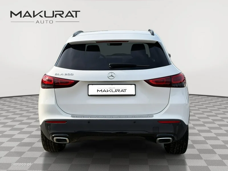 Mercedes-Benz GLA H247 200 6