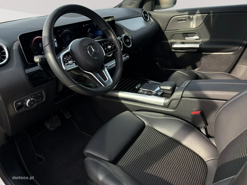 Mercedes-Benz GLA H247 200 7