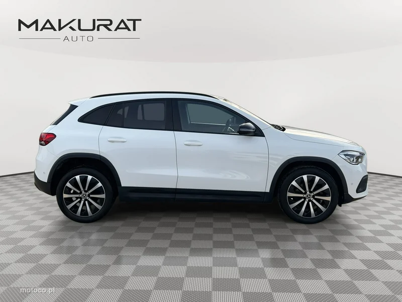 Mercedes-Benz GLA H247 200 8