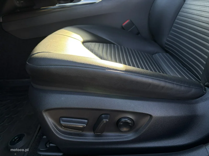 Toyota Camry XV70 12