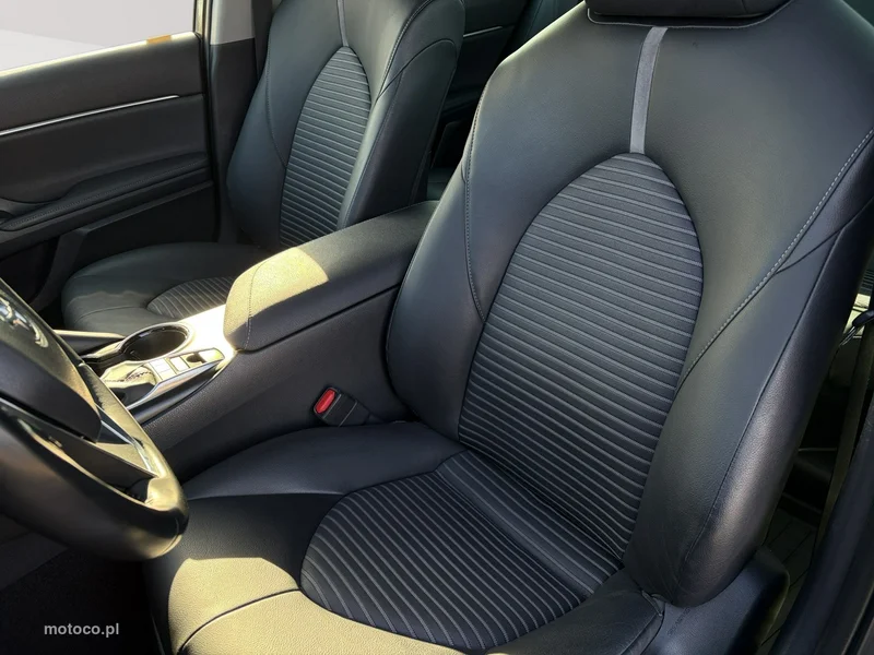 Toyota Camry XV70 13