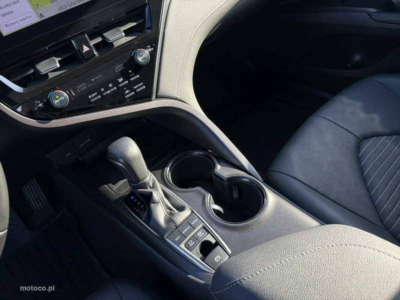 Toyota Camry XV70 20