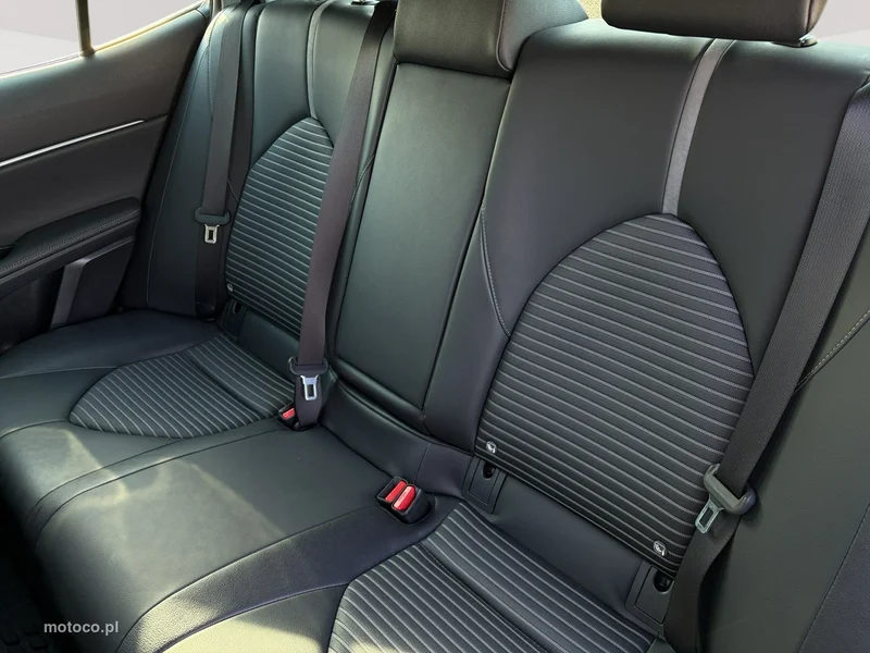 Toyota Camry XV70 23