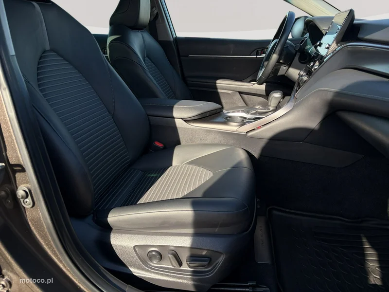 Toyota Camry XV70 25