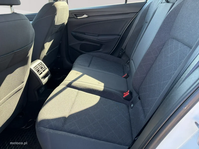 Volkswagen Golf VIII 24