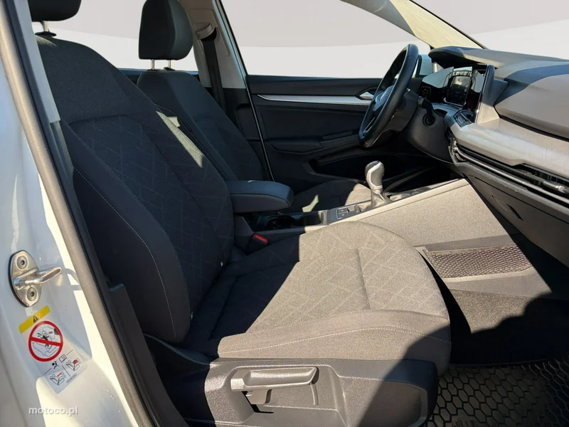 Volkswagen Golf VIII 27