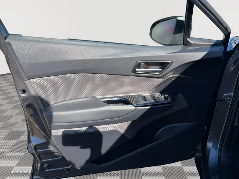 Toyota C-HR AX10 8