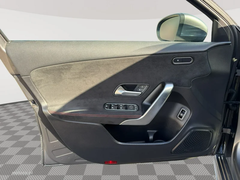 Mercedes-Benz Klasa A W177 A 200 10