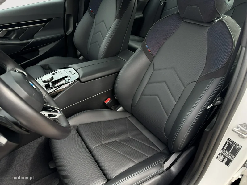 BMW Seria 5 G60 520 13