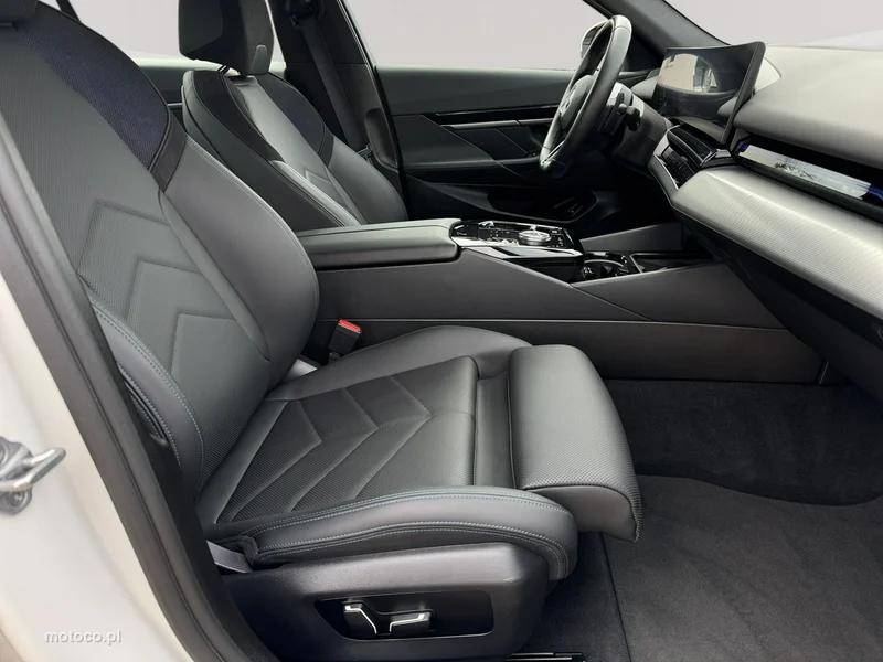BMW Seria 5 G60 520 28