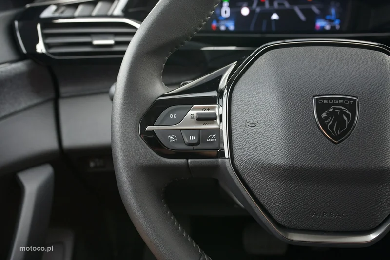 Peugeot 408 12