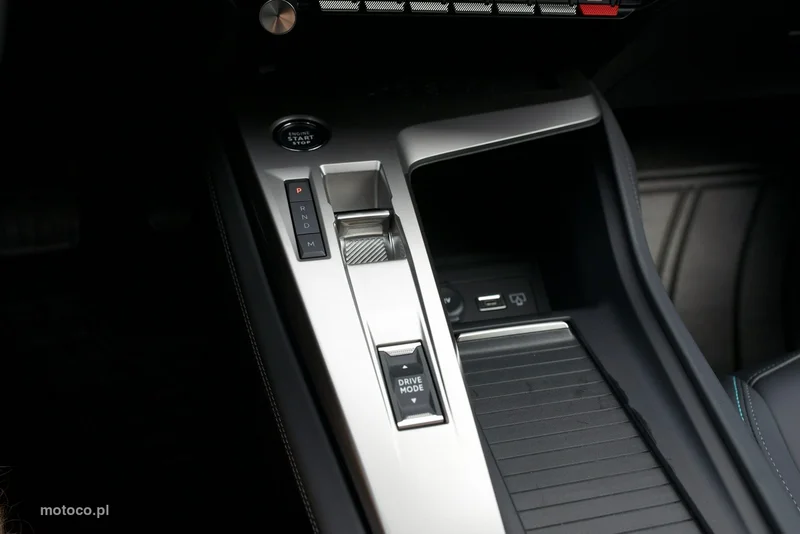 Peugeot 408 15