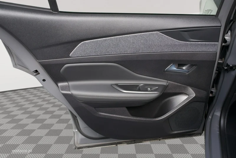 Peugeot 408 26
