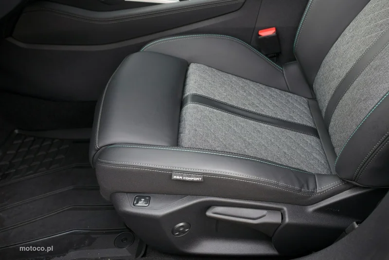 Peugeot 408 9