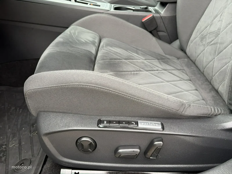 Volkswagen Golf VIII 12