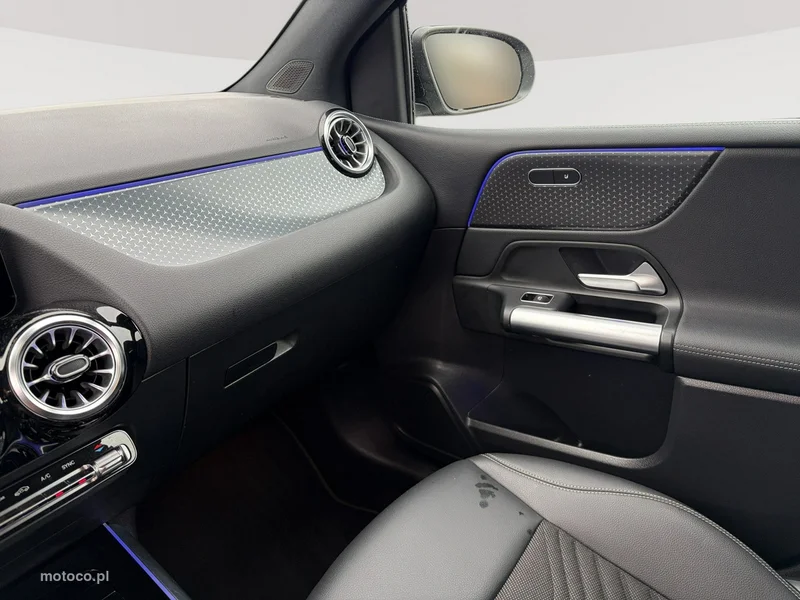 Mercedes-Benz Klasa B W247 B 200 24