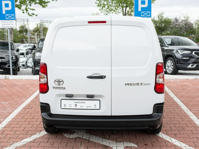Toyota Proace City 8