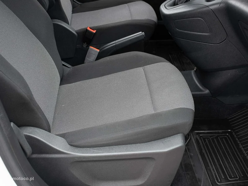 Toyota Proace City 24