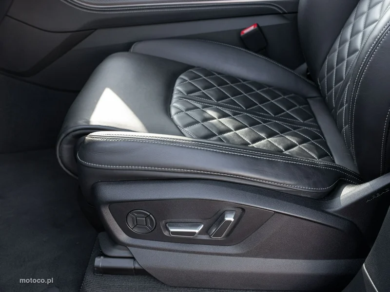 Audi SQ8 12