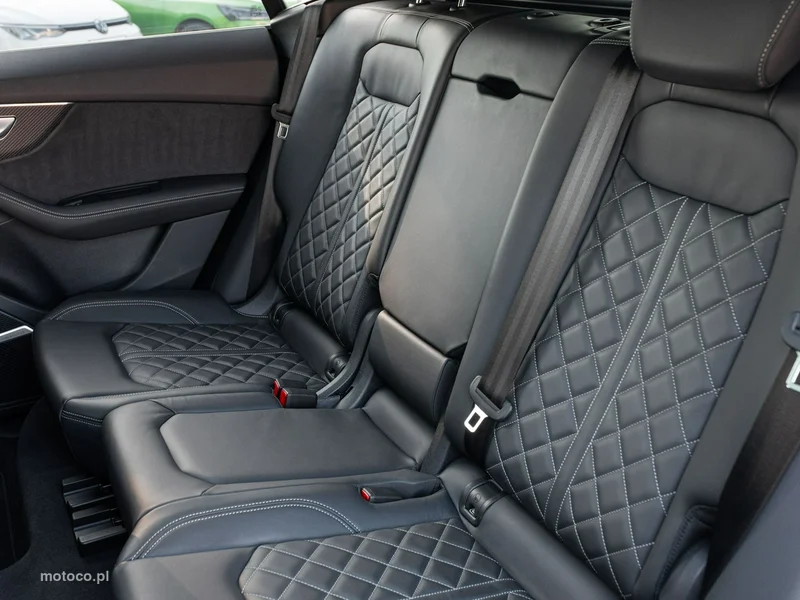 Audi SQ8 30