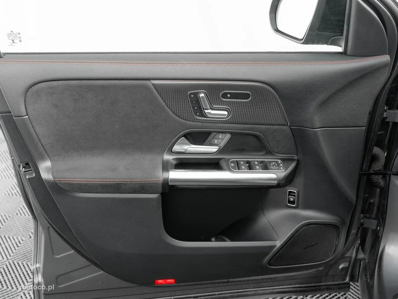 Mercedes-Benz EQA 12