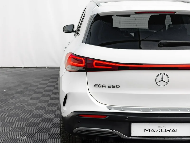 Mercedes-Benz EQA 11