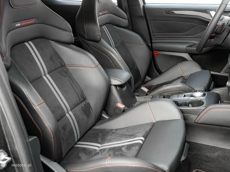 Ford Focus IV 32