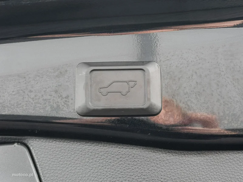 Toyota RAV 4 XA50 25