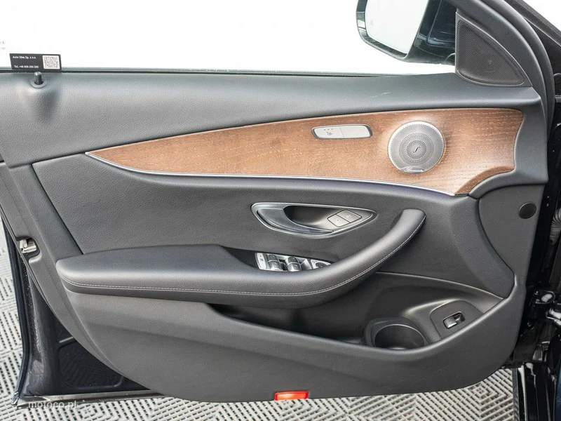 Mercedes-Benz Klasa E W213 E 220 12