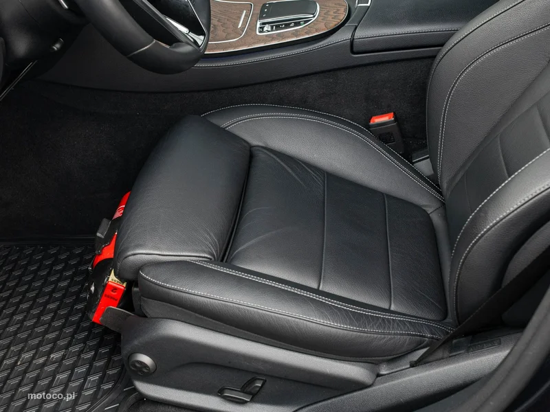 Mercedes-Benz Klasa E W213 E 220 13