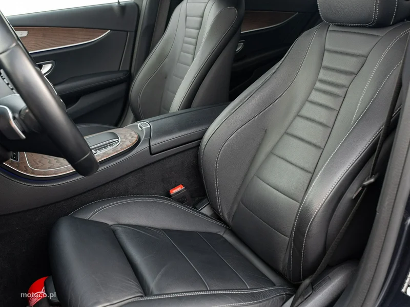 Mercedes-Benz Klasa E W213 E 220 14