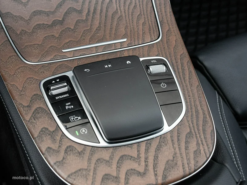 Mercedes-Benz Klasa E W213 E 220 18
