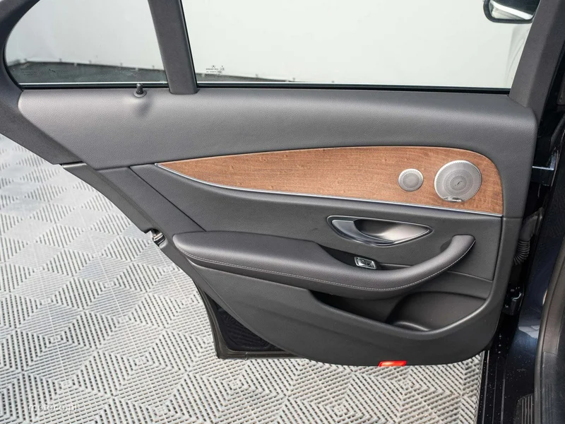 Mercedes-Benz Klasa E W213 E 220 23