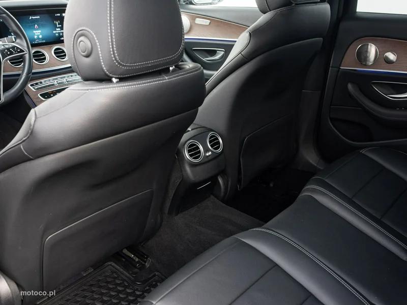 Mercedes-Benz Klasa E W213 E 220 24