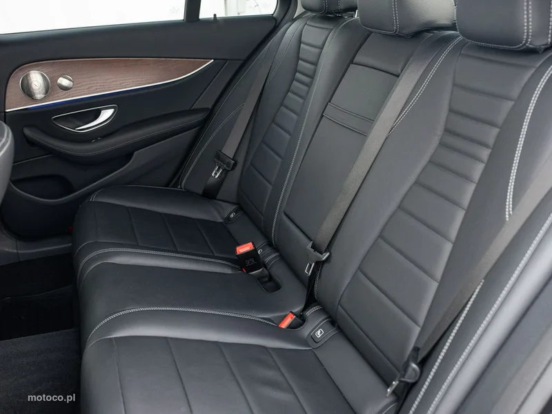 Mercedes-Benz Klasa E W213 E 220 26