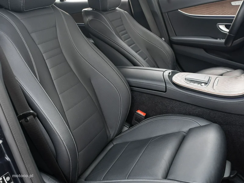 Mercedes-Benz Klasa E W213 E 220 29