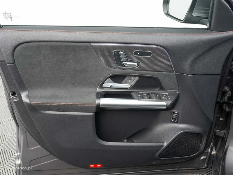 Mercedes-Benz EQA 12