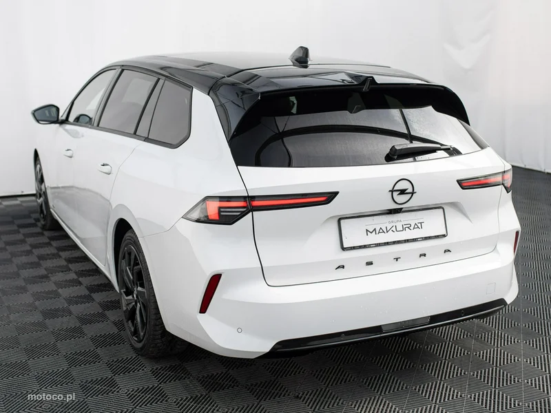 Opel Astra L 4