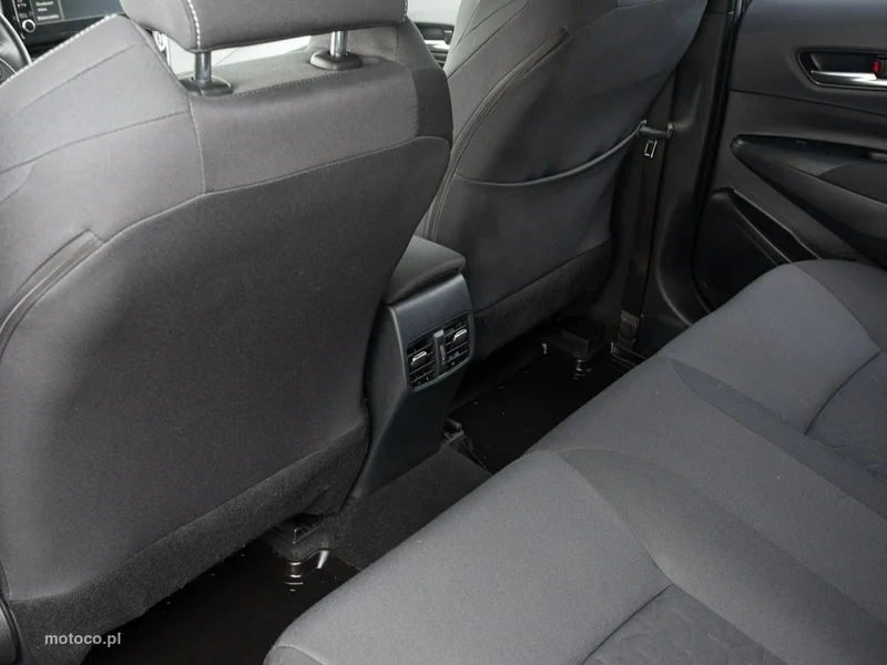 Toyota Corolla E210 23